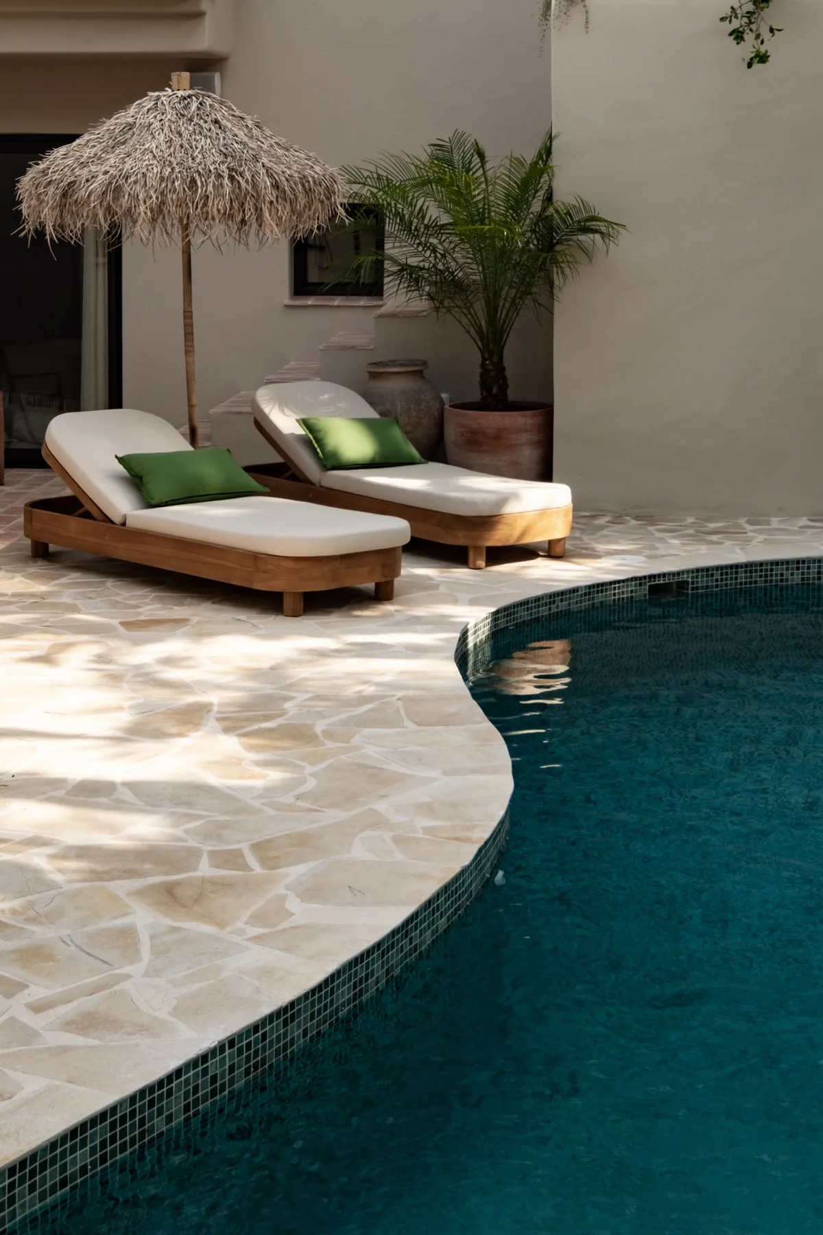 Arenys pool with sunbeds