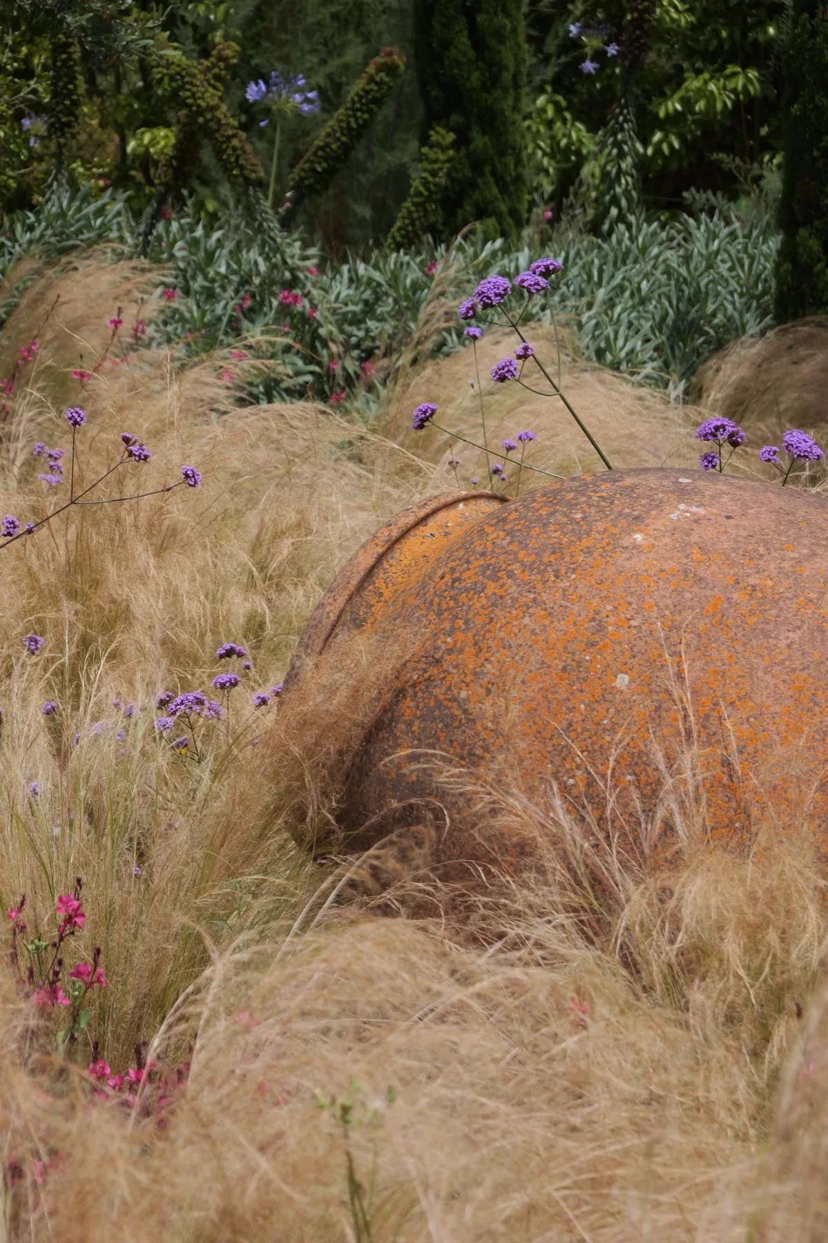 Ca La Masia garden terracotta