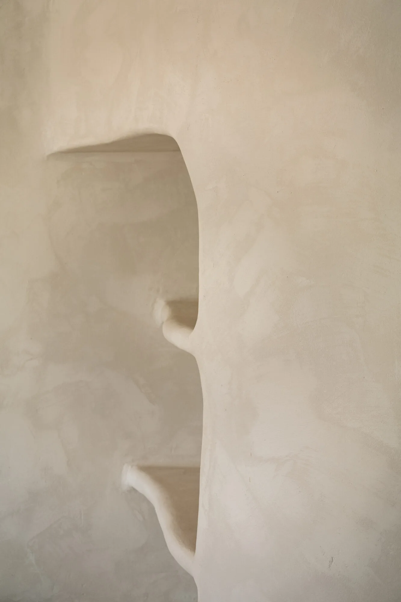Sculptural wall alcove